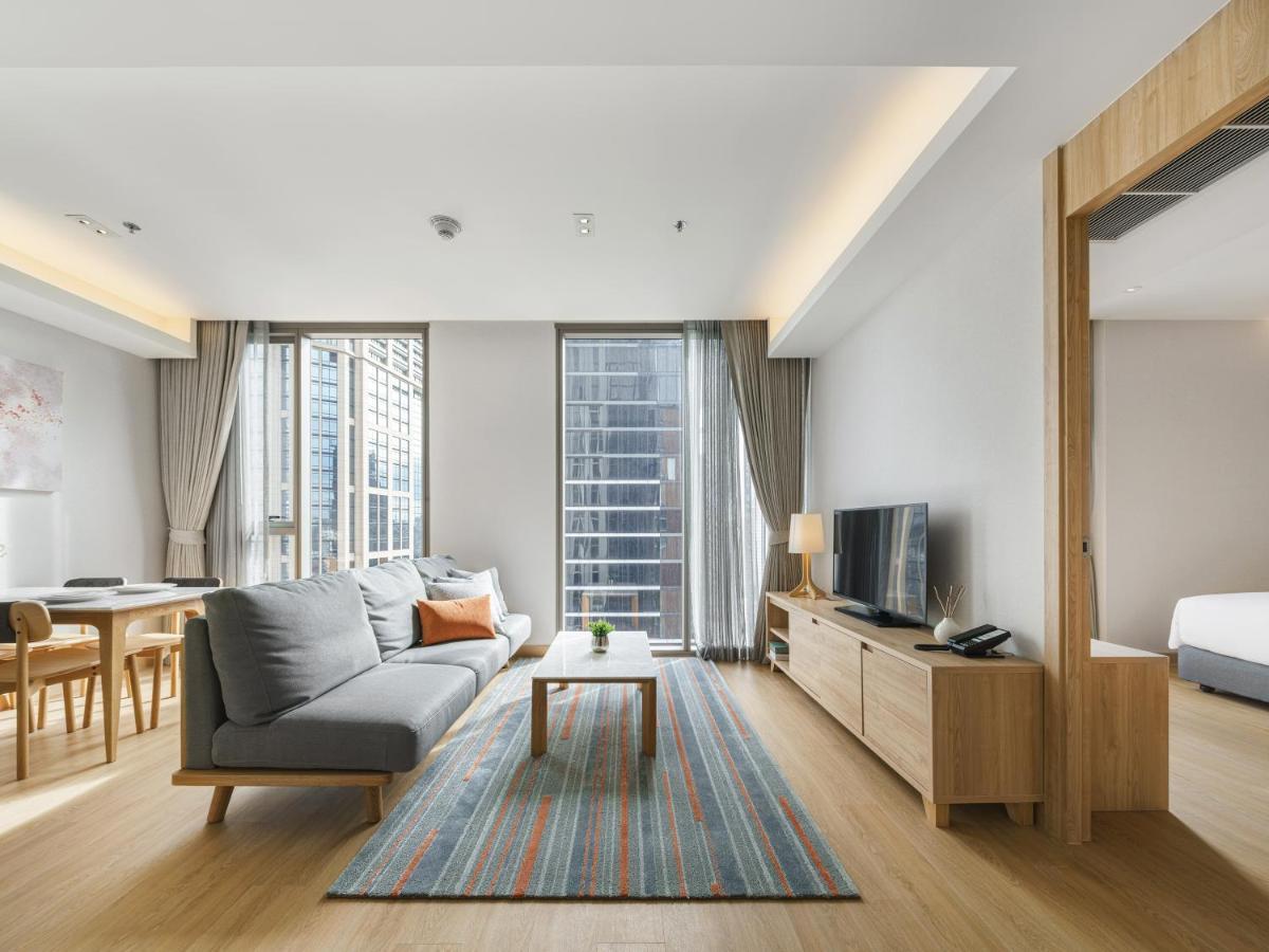 Oakwood Suites Bangkok Eksteriør bilde A two-bedroom apartment at the hotel