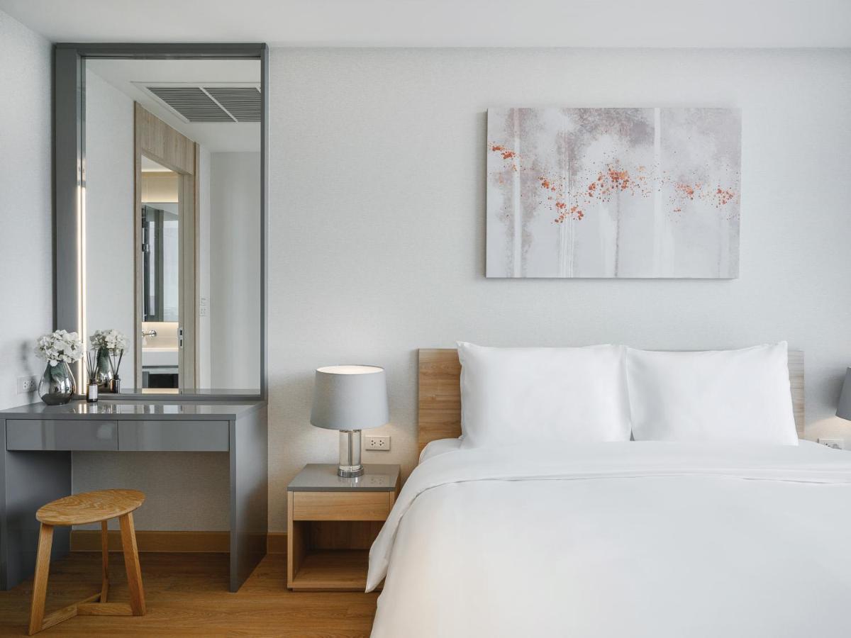 Oakwood Suites Bangkok Eksteriør bilde A bedroom at the hotel