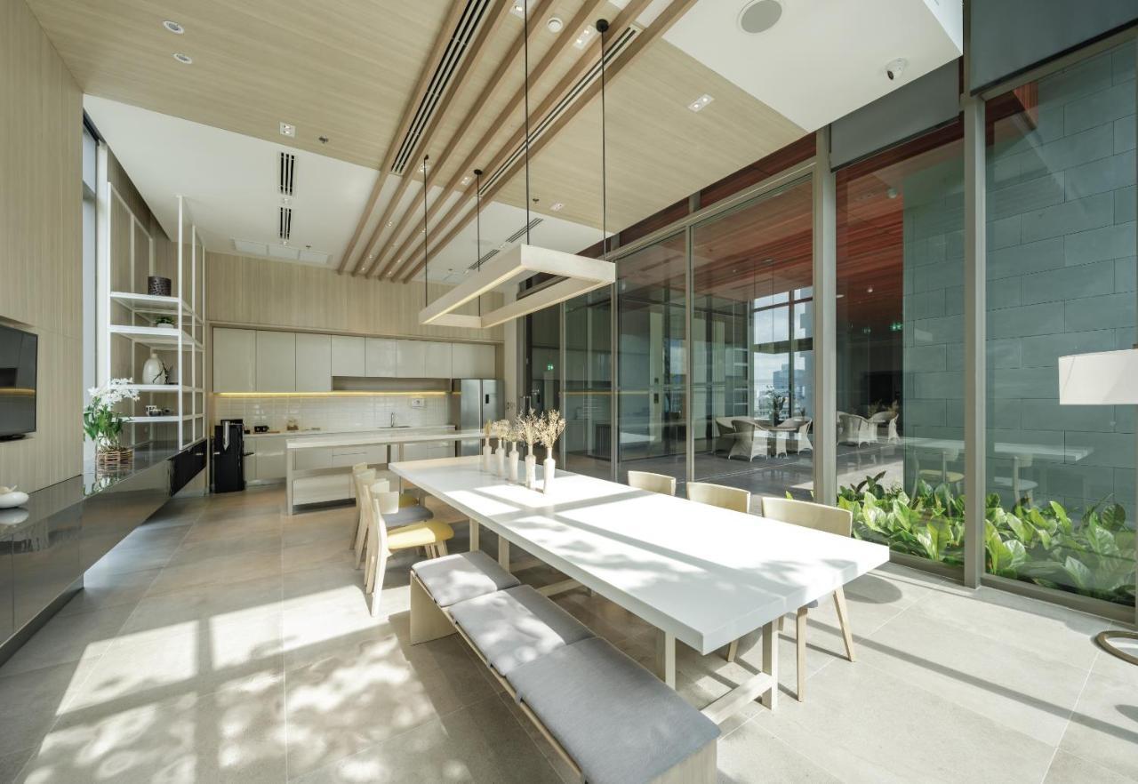 Oakwood Suites Bangkok Eksteriør bilde The interior of the house
